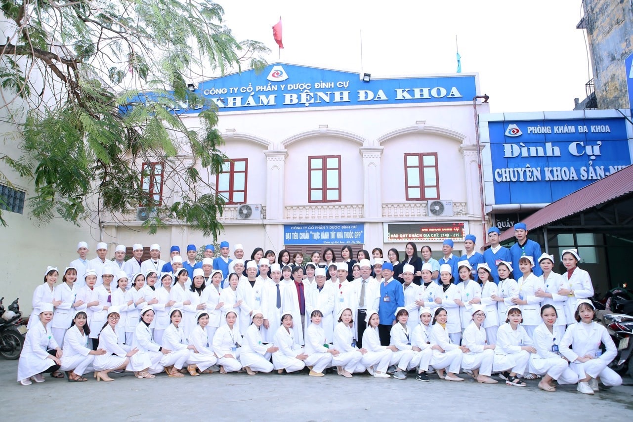 Đa khoa Đình Cự quy tụ đội ngũ bác sĩ, nhân viên y tế nhiệt huyết, chuyên nghiệp, giỏi chuyên môn và được đánh giá cao về chất lượng khám chữa bệnh Đa khoa Đình Cự quy tụ đội ngũ bác sĩ, nhân viên y tế nhiệt huyết, chuyên nghiệp, giỏi chuyên môn và được đánh giá cao về chất lượng khám chữa bệnh